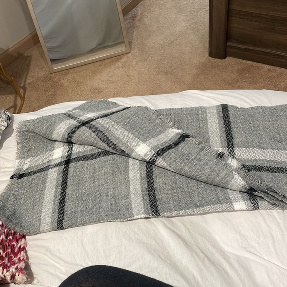 Gray, black and white plaid scarf - Picture 3 of 3